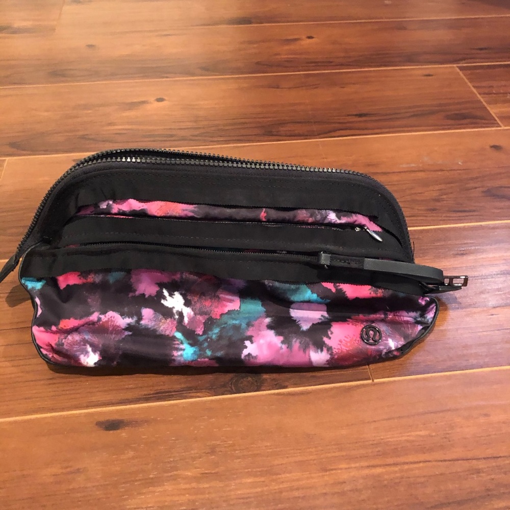 Lululemon makeup bag
